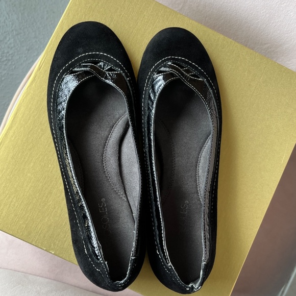 Aeorosoles 9M soft black flats, in suede with patent leather accents. - Picture 8 of 12